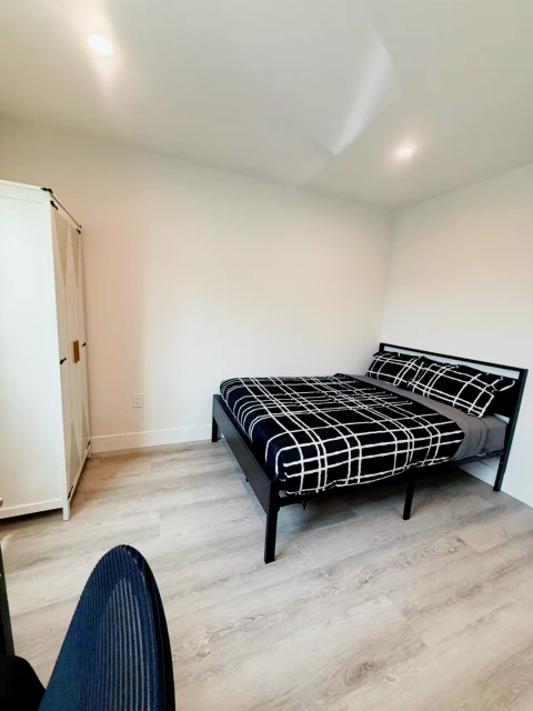 1415 3/4 W 35th Pl 1