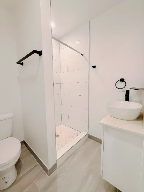 1415 1/2 W 35th Pl 2