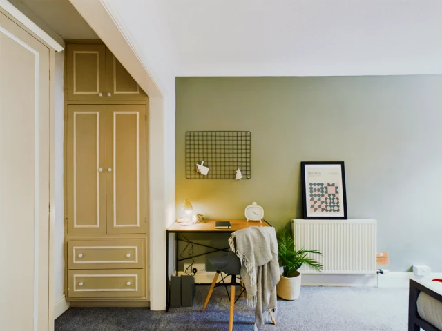 11 Charles Street West 3