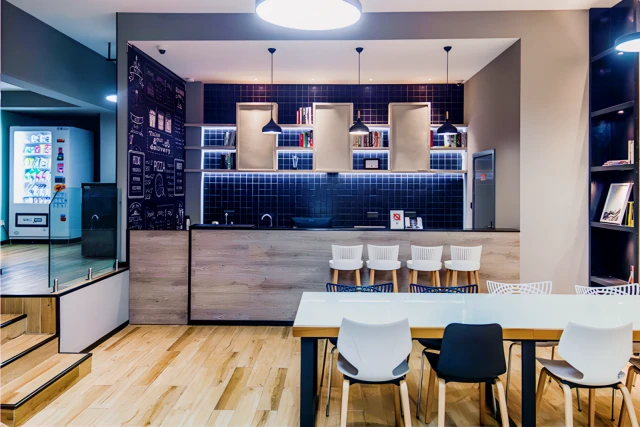 South Station Metro Station Store - CJIA Apartment 2