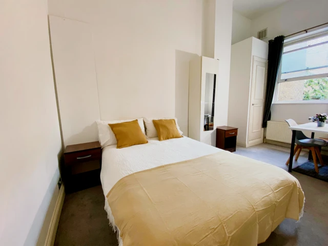 LH-3-5 Collingham Place 4