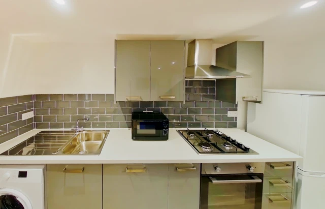 20D Portland Street 3