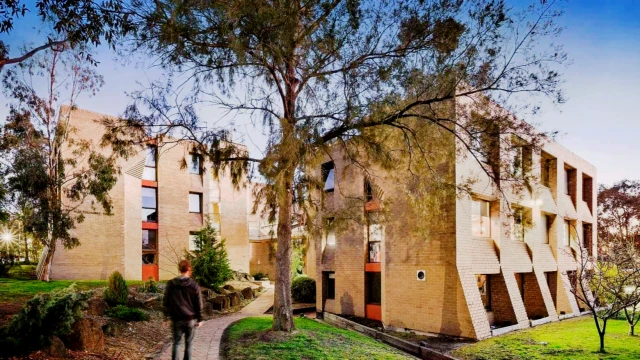 La Trobe University - Chisholm College 2