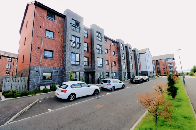 Lapwing Road, PA4 8FY 3