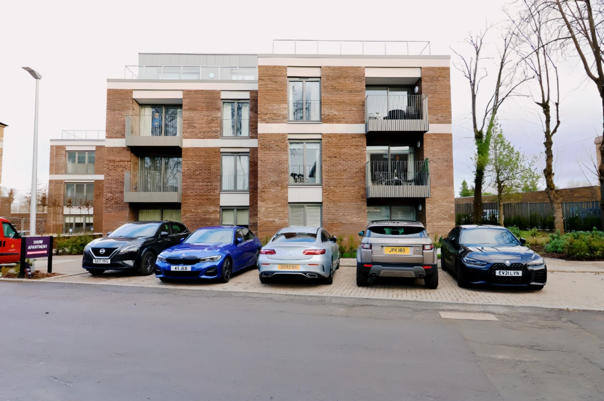 Eastwoodhill Grove, G46 6BB 0