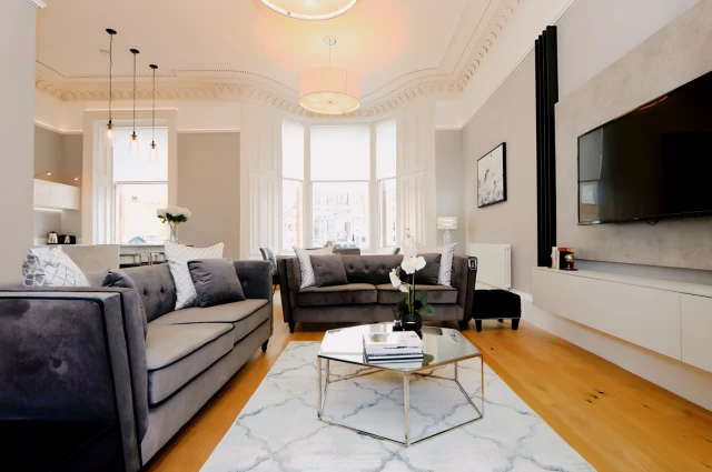 Lynedoch Place, G3 6AB 3