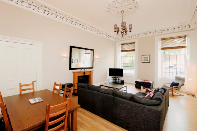 Lynedoch Street, G3 6EF 1