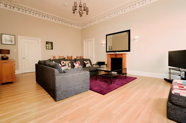Lynedoch Street, G3 6EF 3