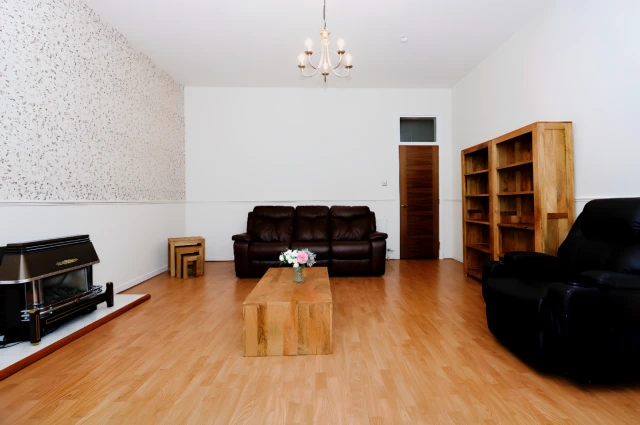 Deanston Drive, G41 3AF 4