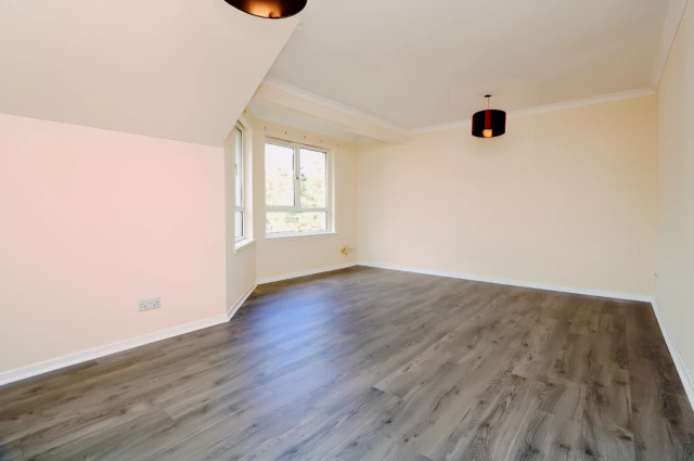 Cartbank Grove, G44 3JD 2