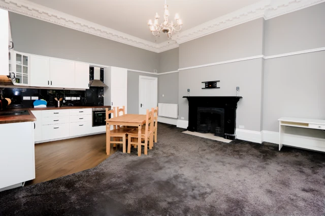 Athole Gardens, G12 9AZ 4