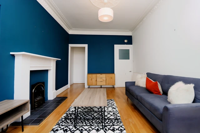 White Street , G11 5EB 3