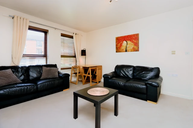 Hopehill Gardens, G20 7JR 4