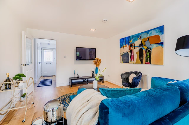 Birchfield Drive, G14 9FG 4