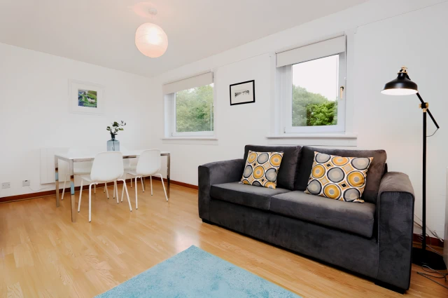 Dumbarton Road, G14 9SE 1