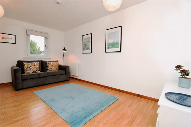 Dumbarton Road, G14 9SE 3