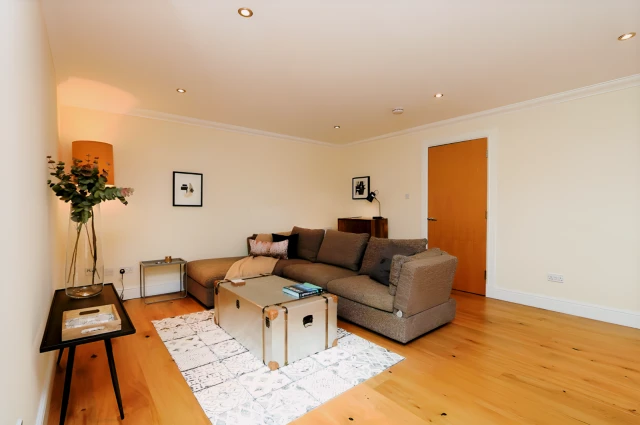 Hayburn Lane, G12 9FD 2