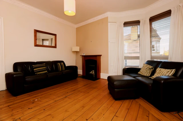 Overdale Gardens, G42 9QG 1