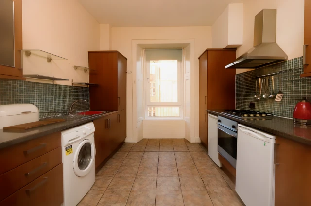 Overdale Gardens, G42 9QG 3