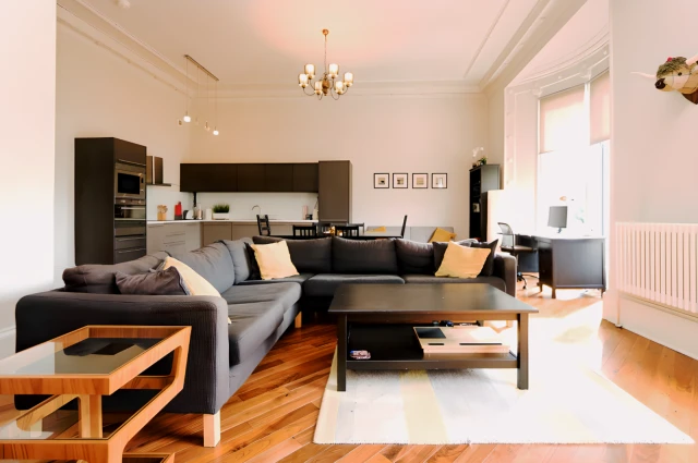 Victoria Crescent Road, G12 9DD 3