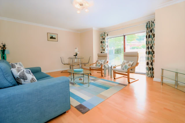Henderland Road, G61 1JA 3