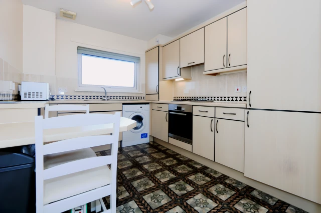 Hayburn Street, G11 6DE 4