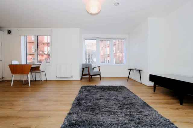 Lochleven Road, G42 9JJ 3