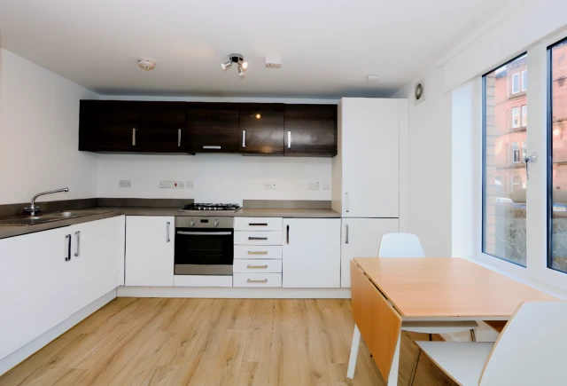 Lochleven Road, G42 9JJ 4