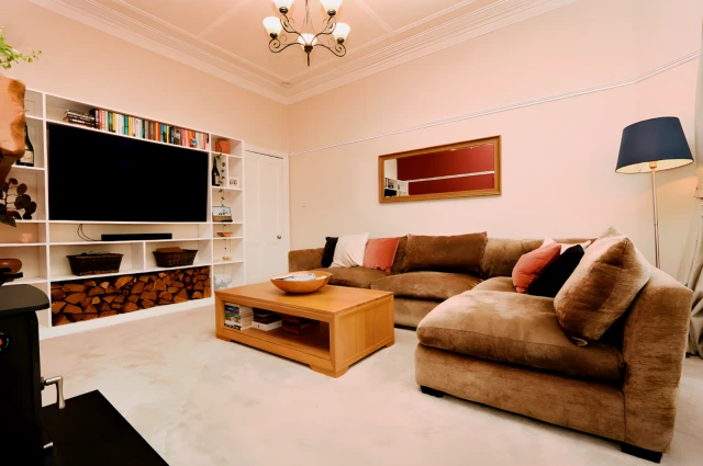 Beechwood Drive, G11 7EU 4