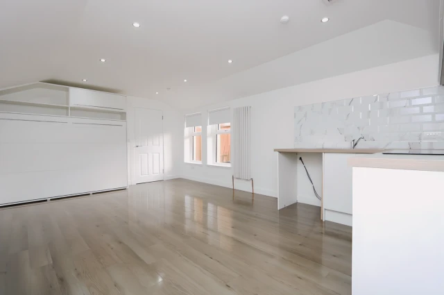 Ruskin Lane, G12 8EA 1