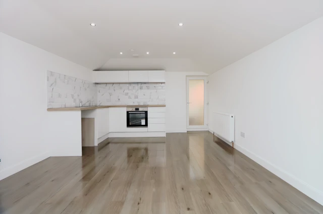 Ruskin Lane, G12 8EA 3