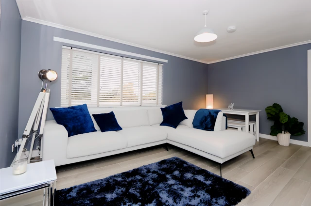 Howth Drive, G13 1RF 2