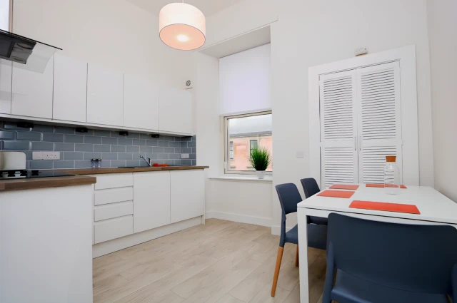 Dumbarton Road, G11 6SB 1