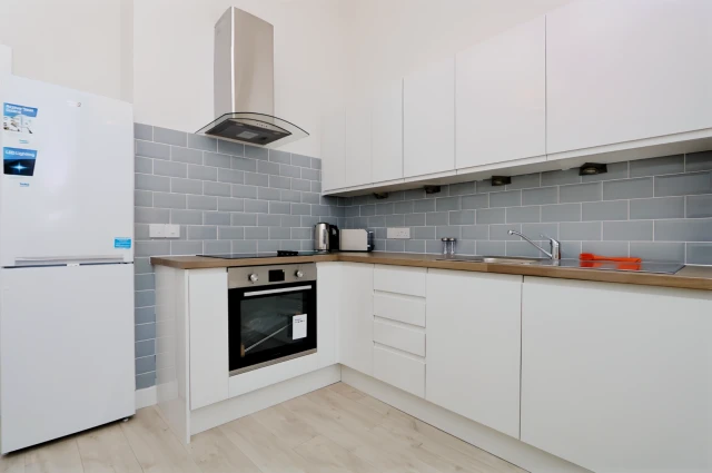 Dumbarton Road, G11 6SB 2