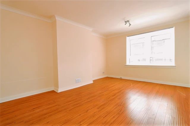 Dumbarton Road, G14 9DB 1