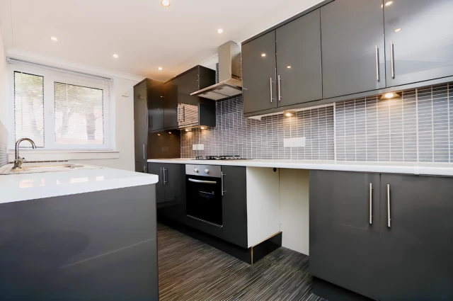 Dumbarton Road, G14 9DB 3