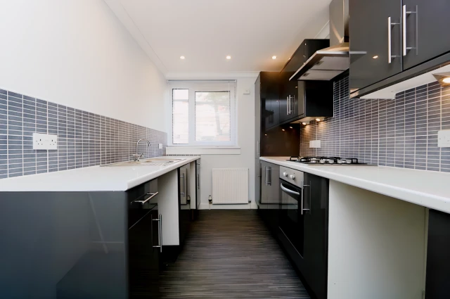 Dumbarton Road, G14 9DB 4