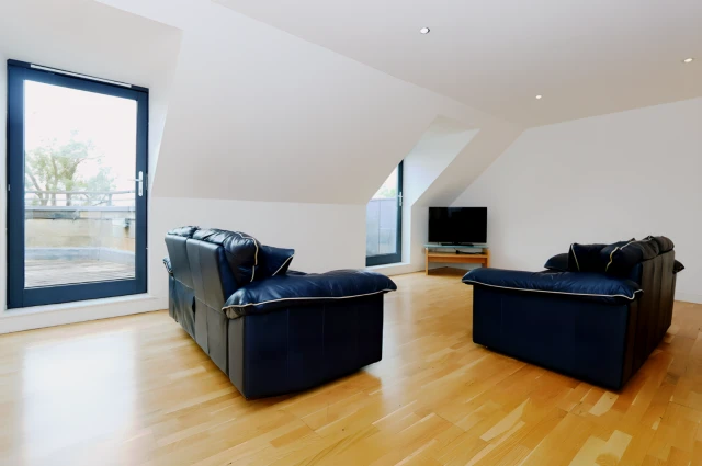 Fortrose Street, G11 5LP 4