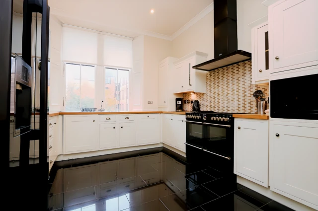 Vinicombe Street, G12 8BH 3