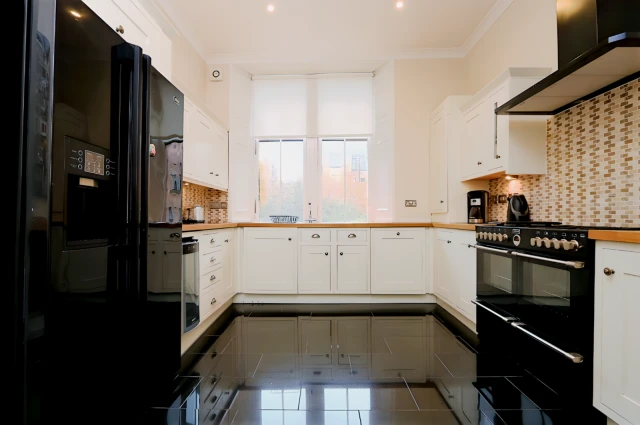 Vinicombe Street, G12 8BH 4
