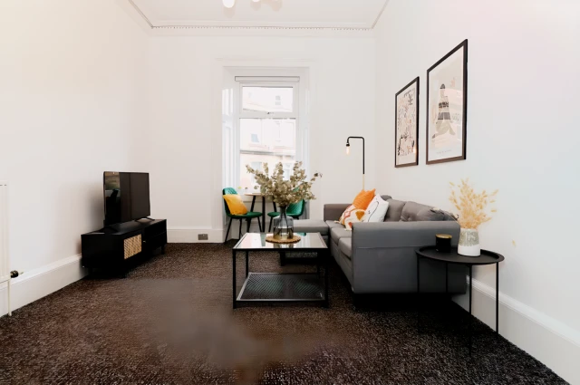 Prince Edward Street, G42 8LX 2