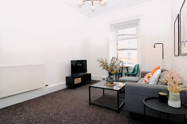 Prince Edward Street, G42 8LX 3