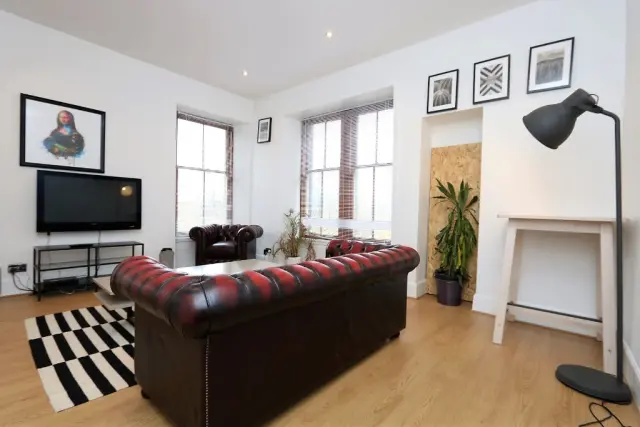 West Graham Street, G4 9LL 2