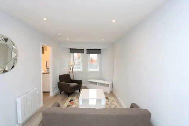 Gladstone Street, G4 9PJ 2