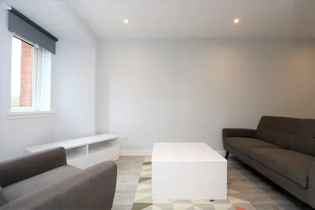 Gladstone Street, G4 9PJ 3