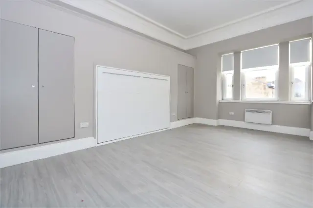 Hamilton Drive, G12 8DN 1