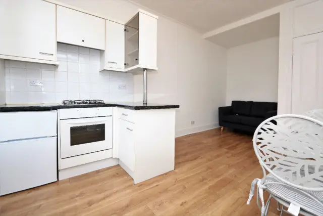 Eastwood Avenue, G41 3NY 3