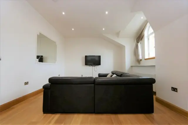 Devonshire Terrace, G12 0XE 3