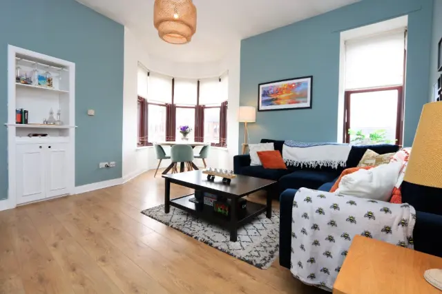 Balshagray Crescent, G14 9RY 1