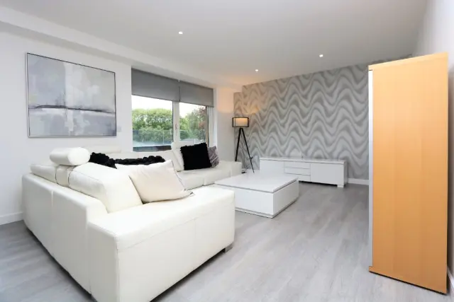 Milverton Road, G46 7AU 1